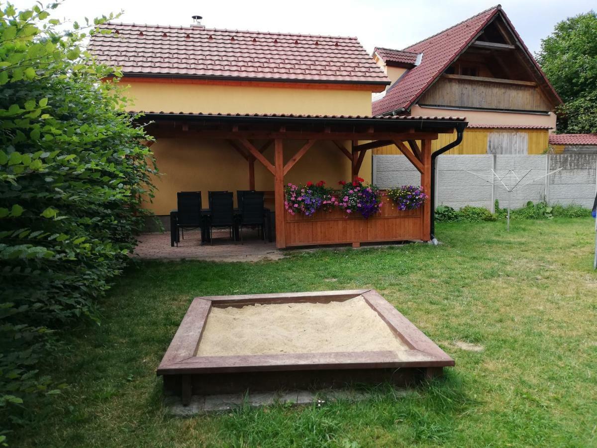 Chata Cerna V Posumavi Bagian luar foto